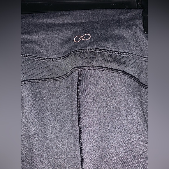 Slightly worn - Picture 2 of 3